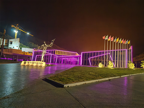 城市亮化是现代城市建设的重要组成部分，它不仅可以美化城市的夜景，还能提升城市的整体形象。随着科技的不断进步，城市亮化也得到了更多的关注和创新。本文将介绍一些关于城市亮化的创意和技术，帮助读者了解于田城市亮化的重要性以及如何进行于田城市亮化的规划和实施。